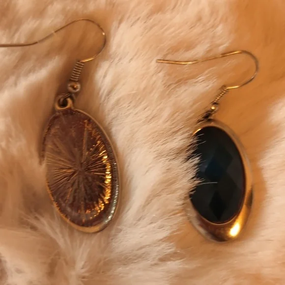 Vintage Gold Toned Blue Sapphire Like Center Piece Hook Earrings - Picture 6 of 7